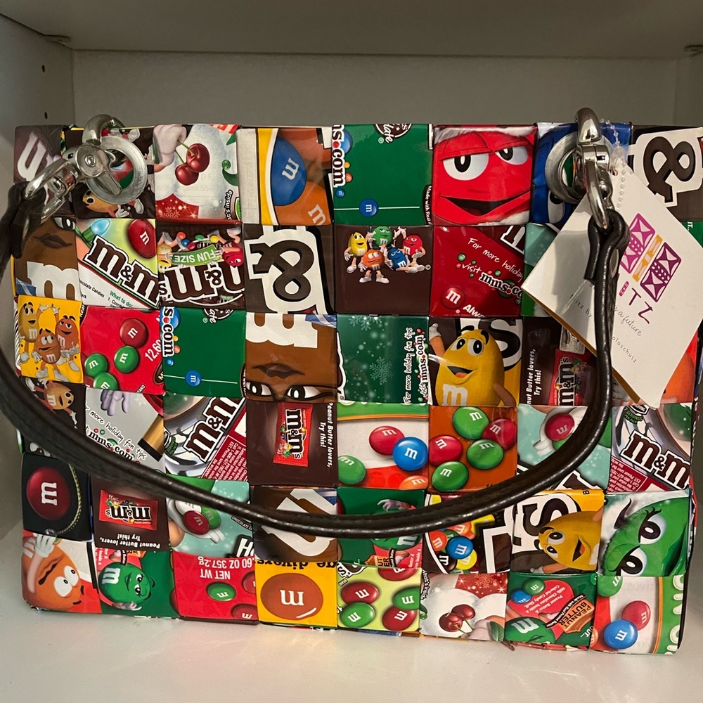 handmade mitz m&m rappers large purse collectable
worth between 800-1400